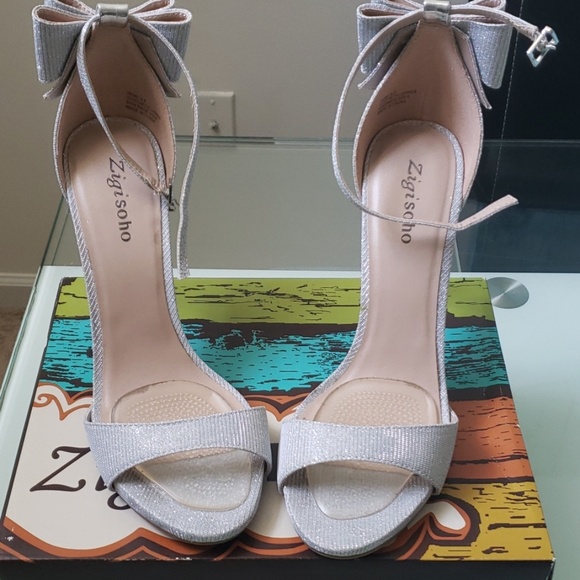 Zigi Soho Shoes - Bow Back, Silver Heels, size 9.5